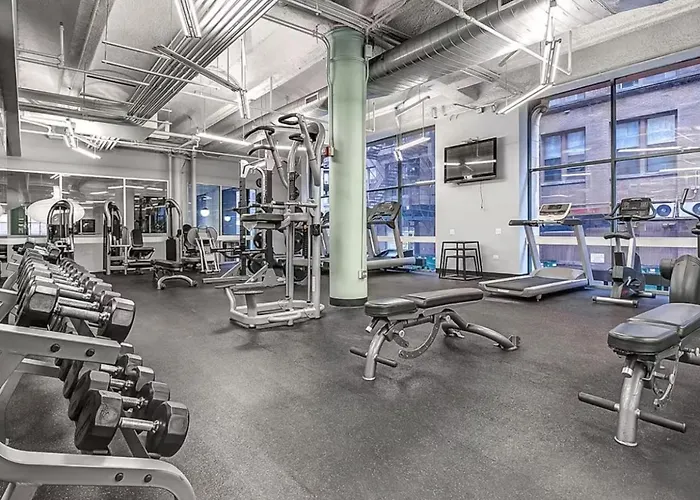 Spacious Downtown Penthouse Vintage, Gym & Balcony #3