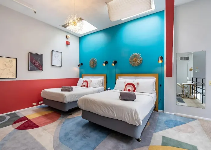 Spacious Downtown Penthouse Vintage, Gym & Balcony #3