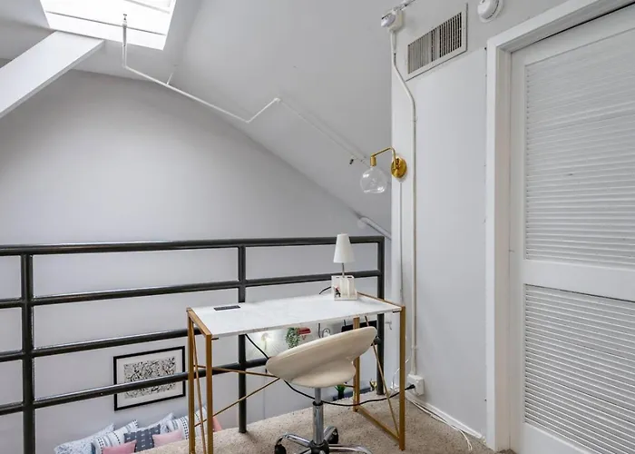 Spacious Downtown Penthouse Vintage, Gym & Balcony #3 Apartamento