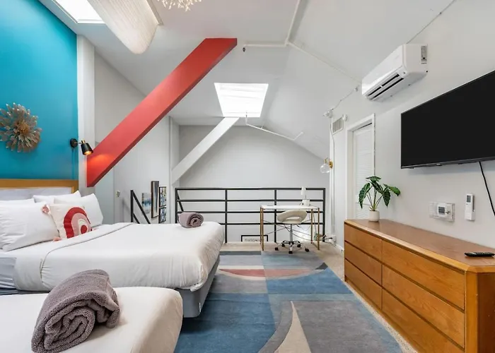 Spacious Downtown Penthouse Vintage, Gym & Balcony #3 * Chicago
