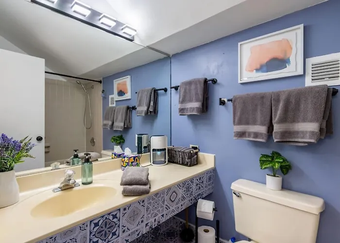 Spacious Downtown Penthouse Vintage, Gym & Balcony #3